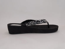 Load image into Gallery viewer, Jello&#39;s Black Sandal
