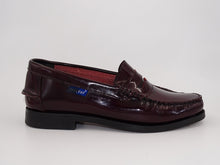 Load image into Gallery viewer, Burgundy Hi-Shine Moccasin 5202

