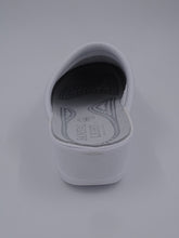 Load image into Gallery viewer, Elnora White Mule 942
