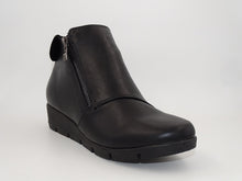 Load image into Gallery viewer, Isaad Black Boot
