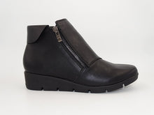 Load image into Gallery viewer, Isaad Black Boot

