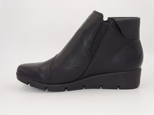 Load image into Gallery viewer, Isaad Black Boot
